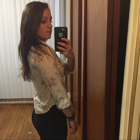 Floral button down - Picture 4 of 4